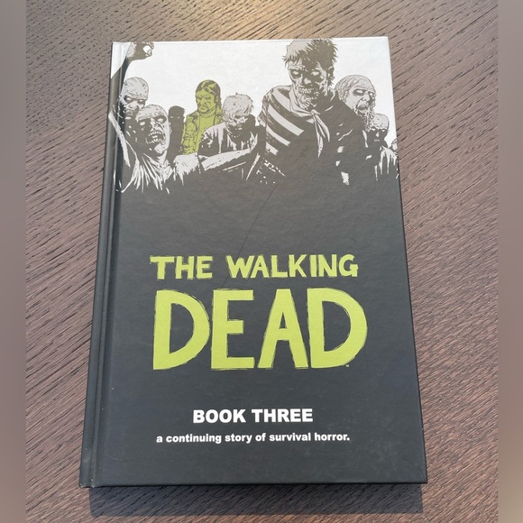 The Walking Dead hardcover graphic novel - Book Three - Picture 1 of 4